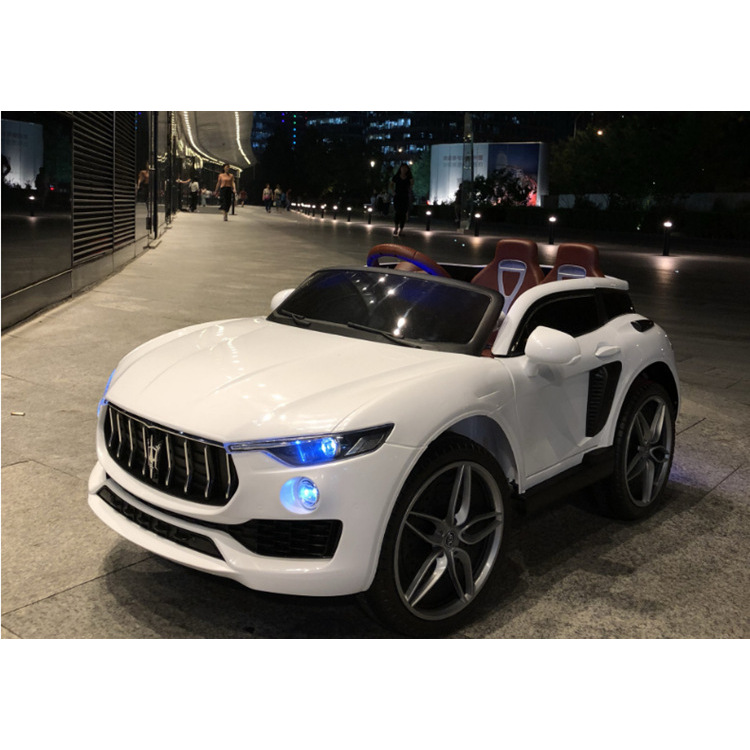 Peinture rouge vin, quatre roues motrices.