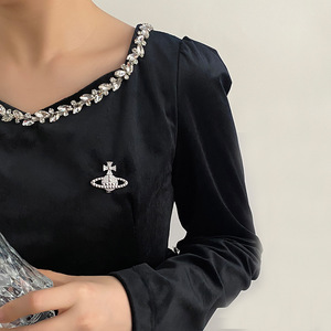 High-End New Fashion Simple Temperament Corsage <strong>Saturn</strong> <strong>Brooch</strong> with Exquisite Diamond Pattern Super Flash Luxury Corset Design - Product Image 3