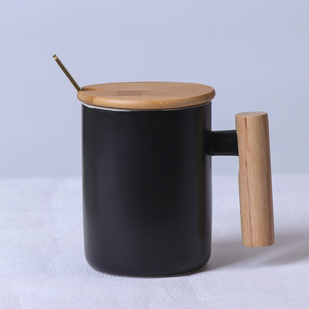Noir, cuillère et couvercle