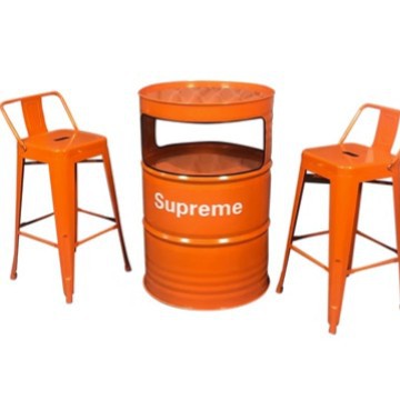 Une table et deux chaises (5)
