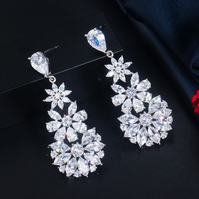 หินสีขาวของทองคำขาว