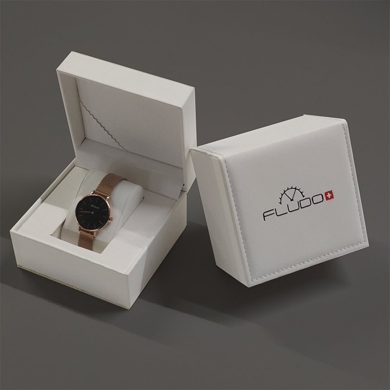 Boîte à montre blanche