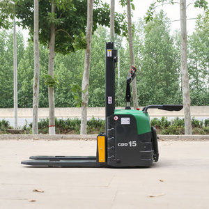 מלגזה ידנית מדגם Lu Yue CDD-15 חדשה, בעלת תפעול ידני, 1.5-<span class=keywords><strong>2</strong></span> טון, תורן חד-שלבי, סוללת עופרת-חומצה, במלאי. - Product Image 1