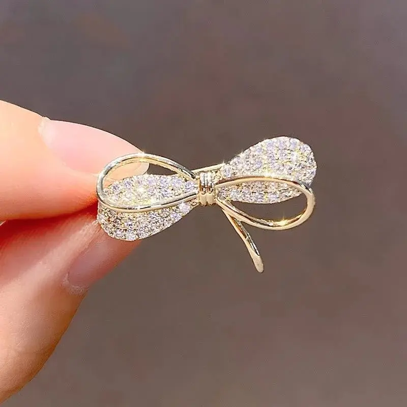 New Feminino Tridimensional Cristal Bowknot Broche de Casamento Dress Up Jóias Exquisite Rhinestone Botão Bow Brooch Para As Mulheres