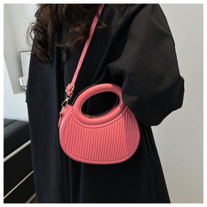 Taze tatlı saf renk çizgili çanta kadın omuz crossbody çanta yeni 2024 popüler pu yuvarlak çanta