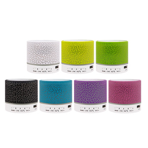 A9 Mini Alto falante portátil sem fio Bluetooth para Carro Áudio deslumbrante rachaduras Luzes LED Subwoofer Suporte para Carregamento com cartão TF USB para PC