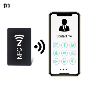 Vendita calda LOGO personalizzato unico codice QR in plastica RFID Social programma NFC biglietto da visita