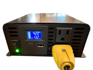 Fit4无DC 12v至交流110V 60Hz，带液晶显示器双插座C型和USB输出600瓦纯正弦波逆变器 - Product Image 5