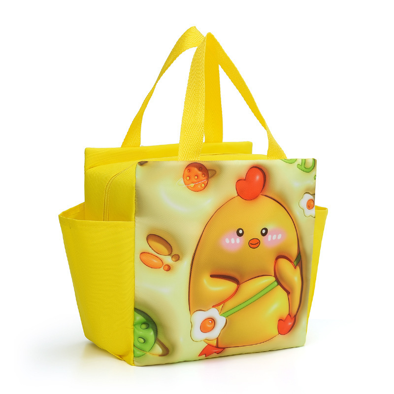 Pulcino giallo, piccolo e adorabile.