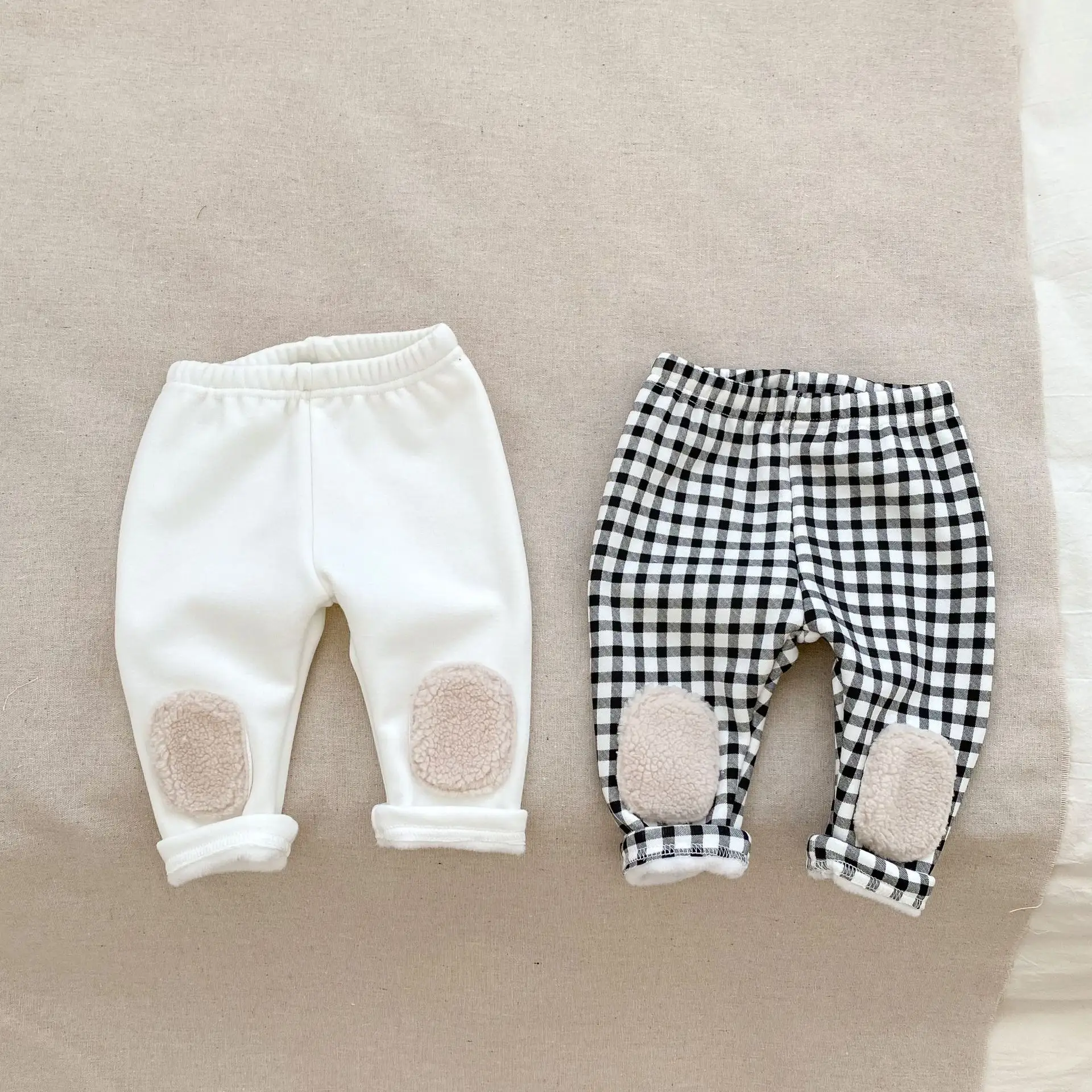 Pantaloni da bambino a quadri stile coreano autunno inverno ispessito caldo per neonato più pantaloni di velluto per bambine Leggings