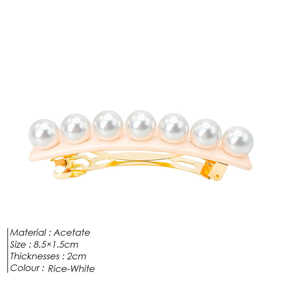 สีขาวนวล