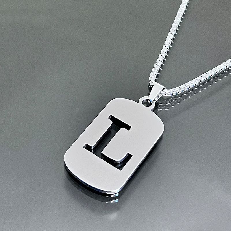 Collana con lettera L