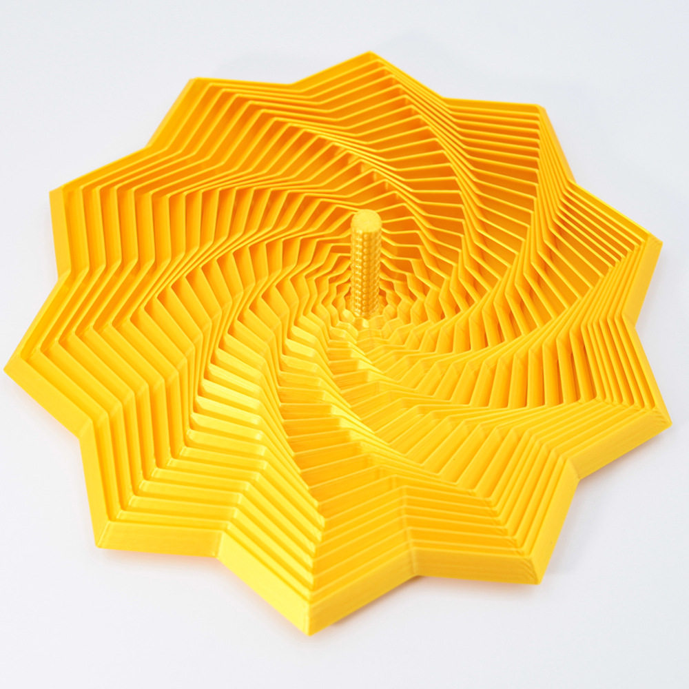 Étoile spirale dorée de 17,5 cm