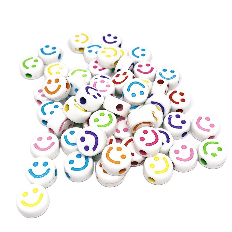 Fond blanc avec fils colorés (les trous sont colorés)