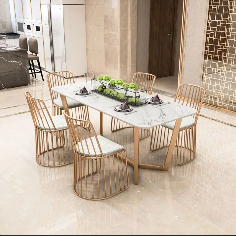 Mobilier moderne, cuisine, restaurant, tables à manger en métal acier inoxydable avec plateau en marbre