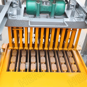 Máquina semiautomática de bloques de hormigón de ladrillo fijo pequeño Qt 4-35b de bajo costo - Product Image 5