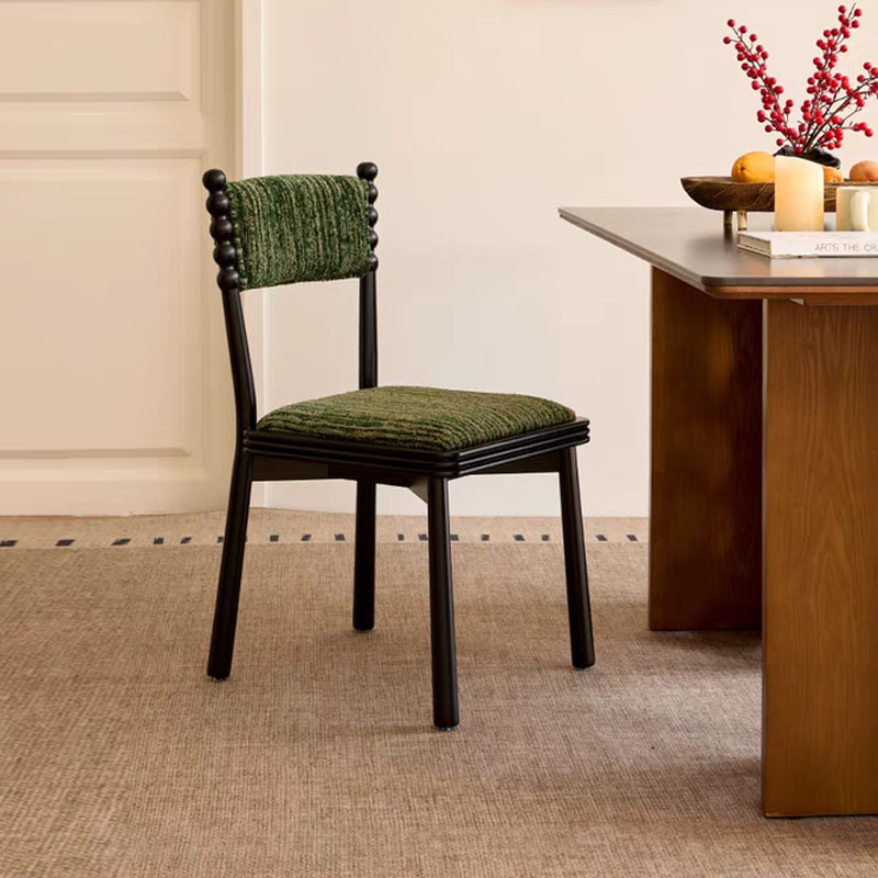 Chaise Hoss en mousse de neige, bois vert cendré et noir