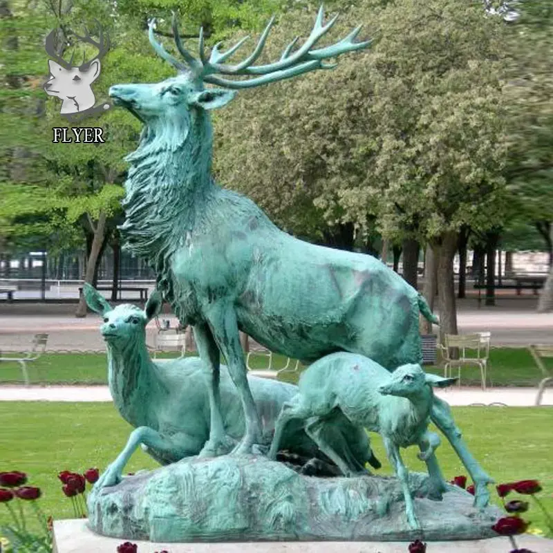 Scultura di cervo in bronzo da giardino all'aperto scultura di cervo in metallo a grandezza naturale