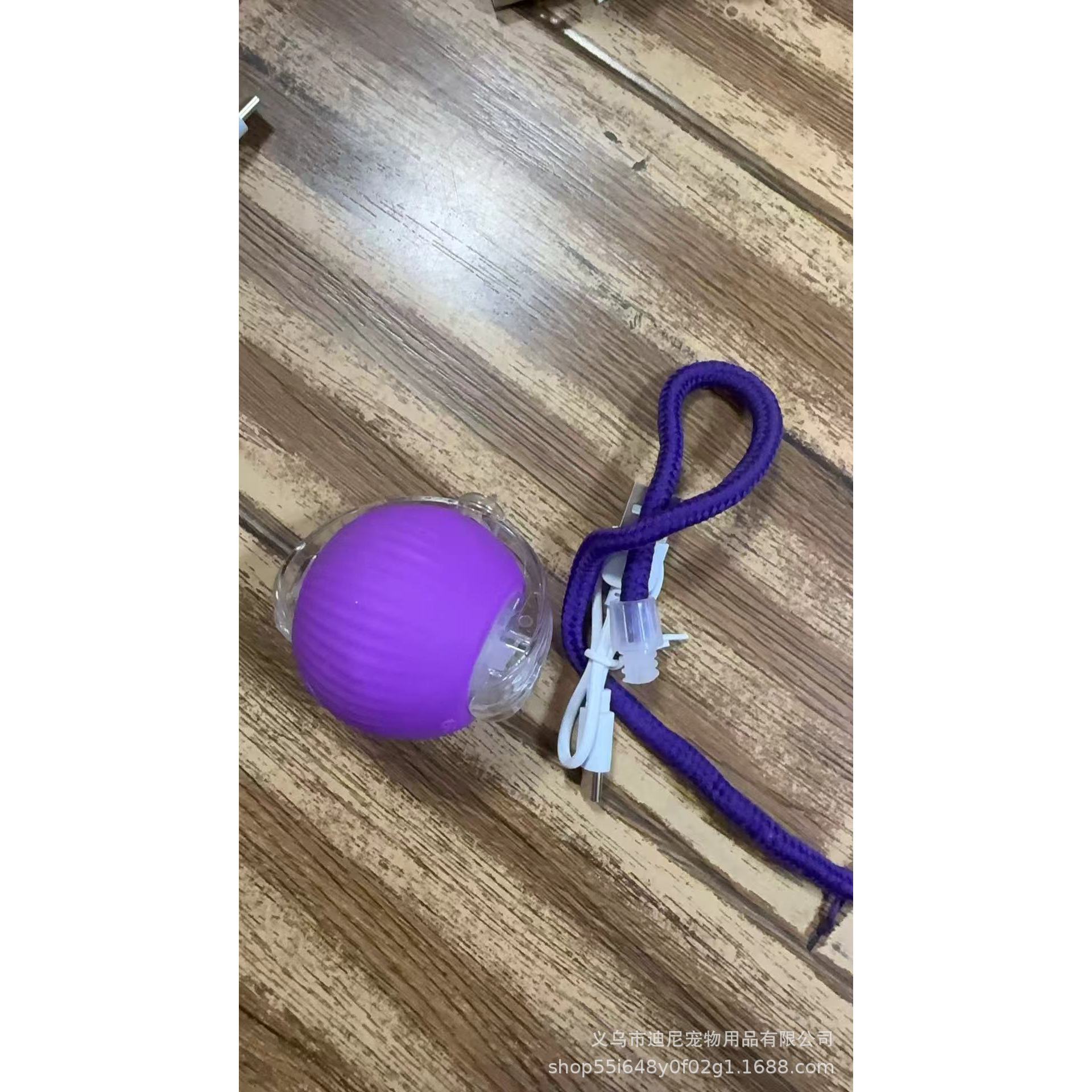 Violet avec balle en corde