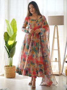 最新设计虎斑欧根纱真丝，带寄宿生Gota Patti蕾丝工作服Kurti长裤Dupatta，适合女装