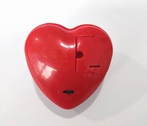 Scatola musicale portatile a forma di cuore rosso per giocattoli di peluche e bambola - Product Image 5