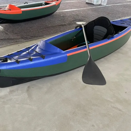 Kayak gonfiabile del mare bianco della barca della canoa del punto di goccia di 2 persone con le pagaie e la pompa