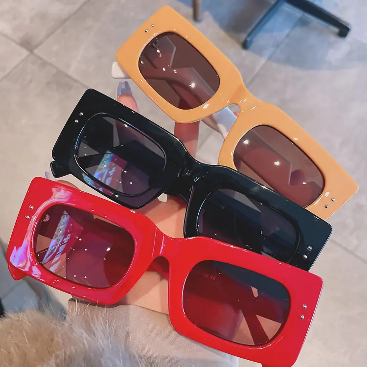 Gafas de sol cuadradas pequeñas con remaches para mujer, anteojos de sol femeninos de marca de lujo, Color caramelo, naranja, rojo, gradiente, 2022