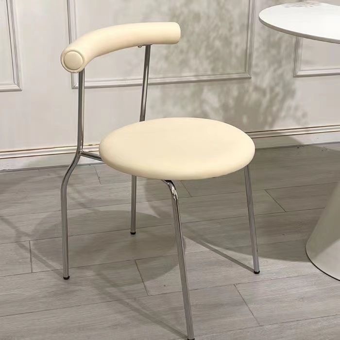 Sedia color guscio d'uovo con gambe in argento elettroplaccato beige