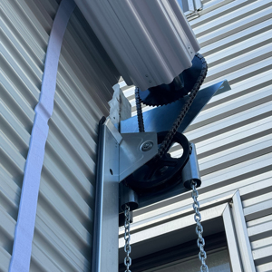 Vente en gros d'usine de portes enroulables modernes avec palan à chaîne manuel portes à volets roulants pour obturateur antivol d'entrepôt d'entrée - Product Image 1