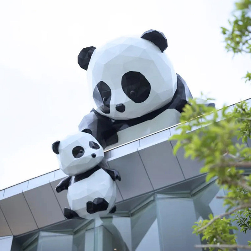 Sculpture de panda mère et enfant