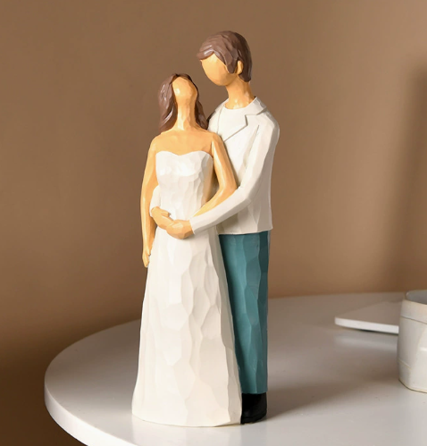A kiss of love resin ornaments