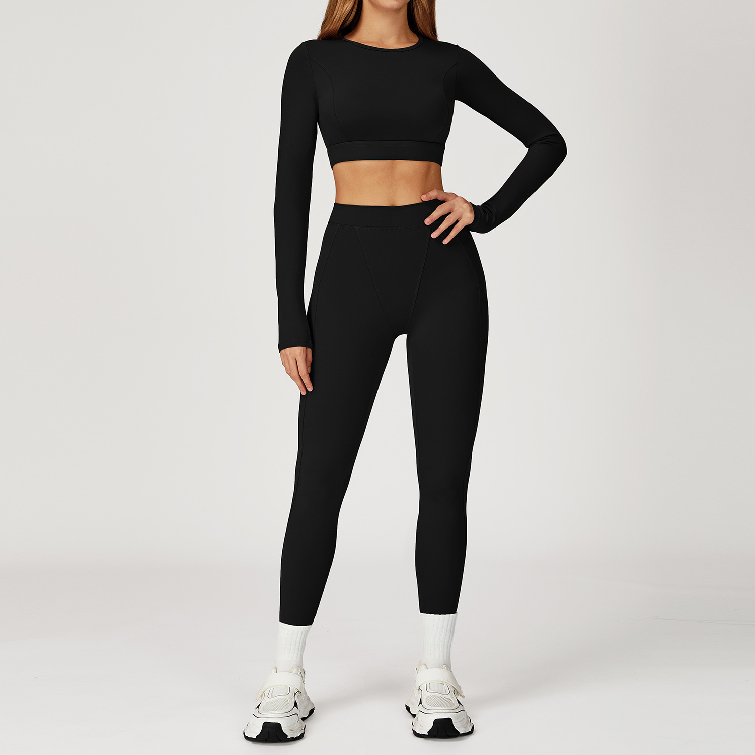 Noir, manches longues et leggings