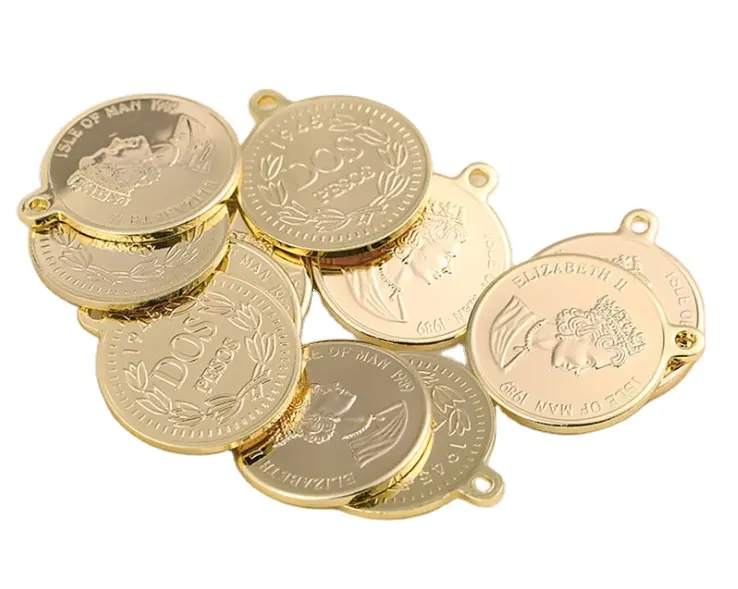 様々なゴールド充填クイーンコインチャームミックスDIYゴールド充填真鍮メタルクイーンイエスコインチャームジュエリーアクセサリー