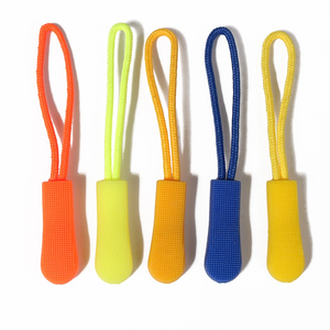 Tùy chỉnh đầy màu sắc mềm PVC dây kéo kéo quần áo cao su Silicone dây Zip pullers - Product Image 5