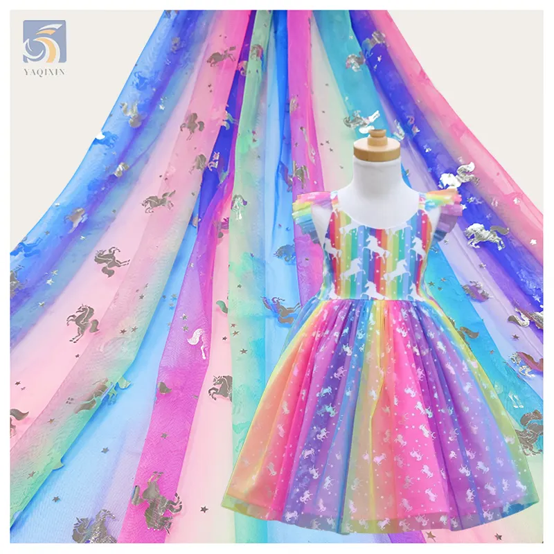 Yeni trendler dimi 100% Polyester dijital baskılı kumaş Pegasus yıldız desen tasarım renkli giysi kumaş