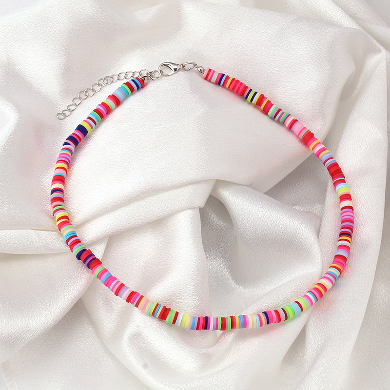 Collar de arcilla polimérica de colores