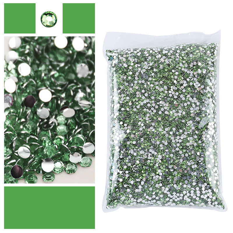 Base plateada con verde hierba.