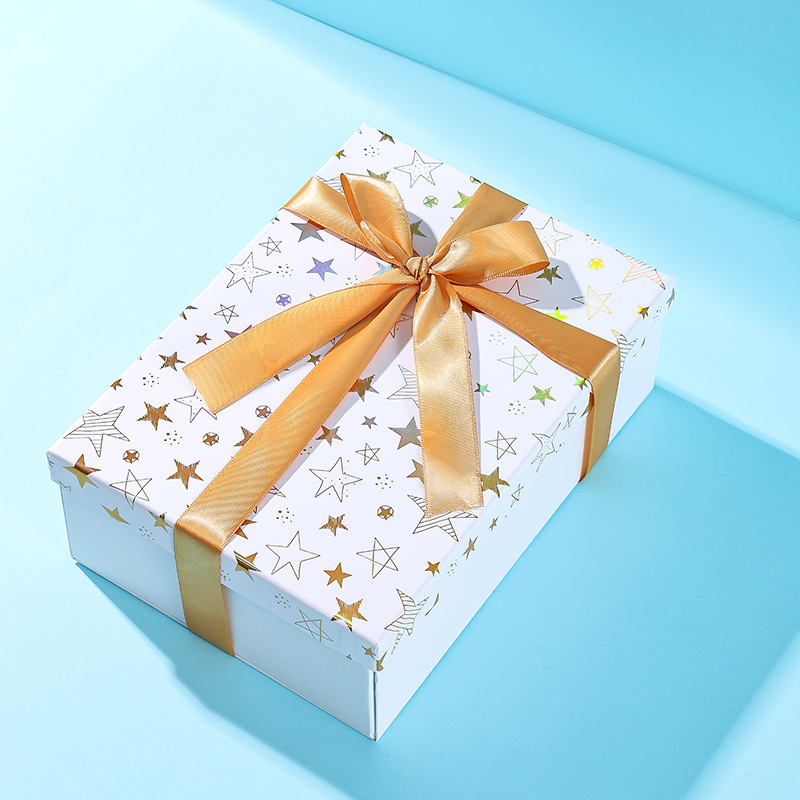 24 White With Star Foldable Two-Piece Base & Lid Box