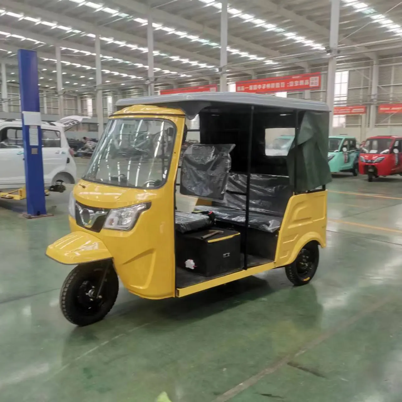 Rickshaw électrique pour passager E moto pour Taxi haute vitesse 3 roues Bajaj Tuk Tuk