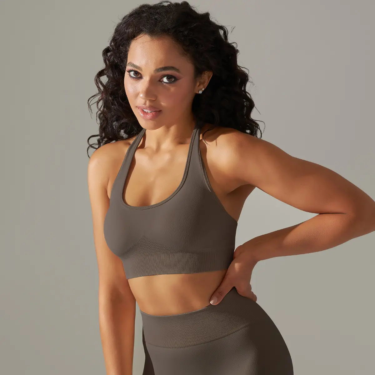 2024 keluaran baru Bra Yoga mulus wanita Logo kustom Bra olahraga latihan Gym Solid Halter seksi perempuan Bra lembut klasik wanita