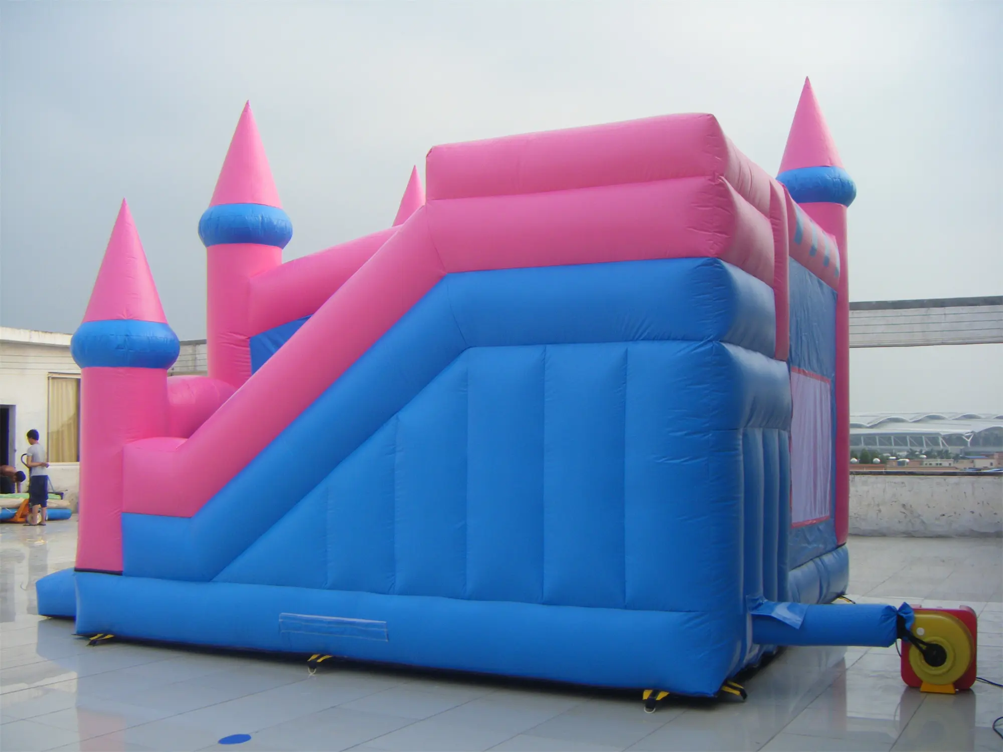 Gorila inflable de PVC para niños adultos al aire libre con tobogán para fiesta