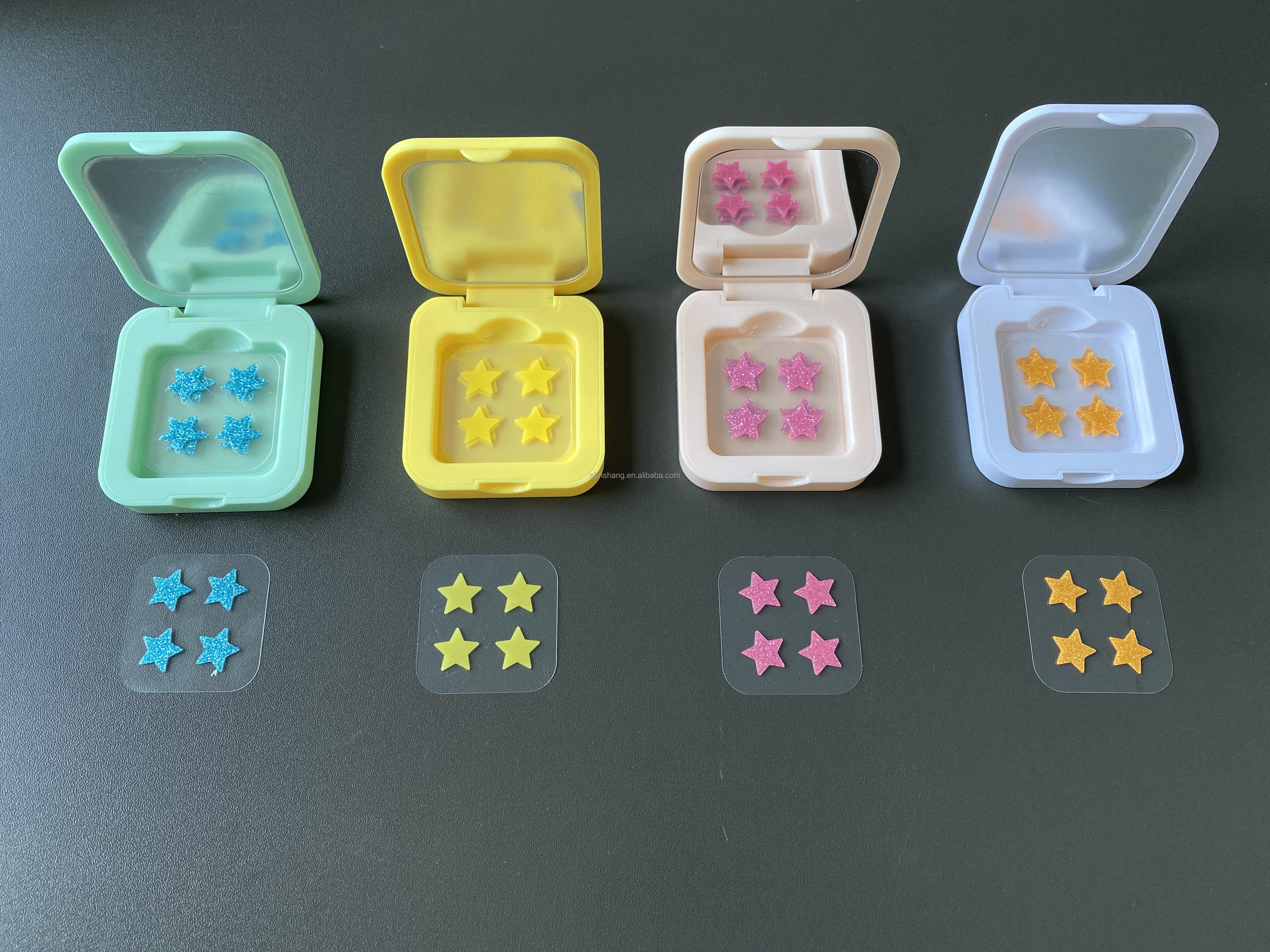 Caja de espejo plano con 8 parches para el acné.