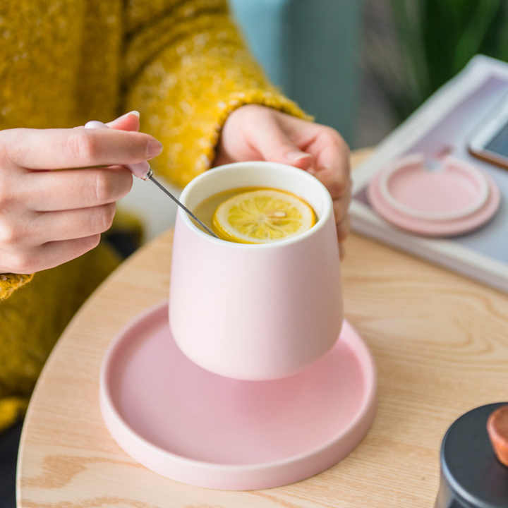 Neues Design im nordischen Stil Farbige Glasur Matte Keramik-Wasserschale Orange Paar Kaffeetasse mit kleinem Teller Löffel deckel