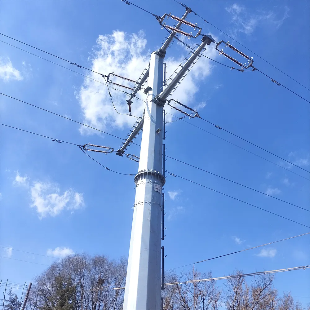 Postes eléctricos de Torre 12M Poste de electricidad octogonal galvanizado Postes de tubo de acero de energía eléctrica