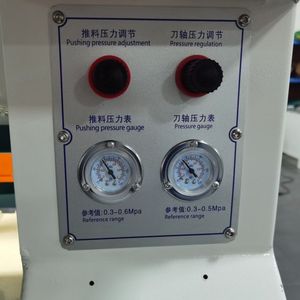 Máquinas automáticas NEWEEK peine de madera copiadora moldeador mango de cepillo de madera que hace la máquina - Product Image 4