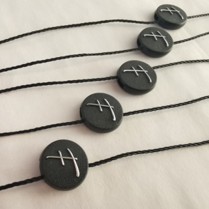 Sujetadores colgantes de plástico con logotipo en relieve 3D personalizado redondo, etiqueta de sellado, cuerda de cera de nailon para zapatos y ropa - Product Image 5