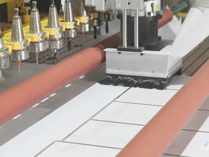 Macchina di nidificazione cnc con macchina di etichettatura automatica di carico scarico tavolo completamente automatico per la produzione di mobili MDF - Product Image 4