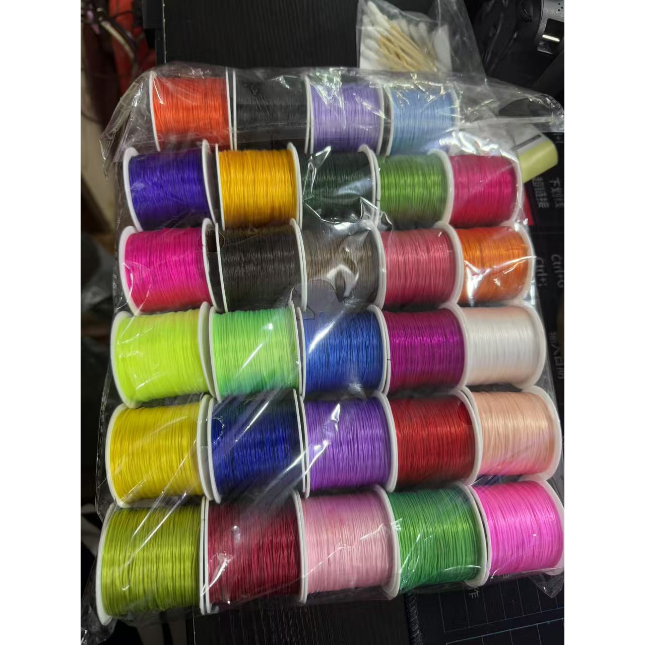 Un rouleau de chaque couleur, 29 rouleaux au total.