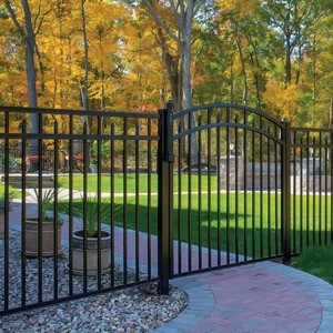 Steel Guardrail Community Iron Fence <strong>Net</strong> Outdoor Protection Barrier with Metal Frame Security Fence Post Caps for Farm Yard <strong>Use</strong>