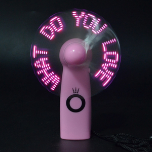 Nuevo producto: Mini ventilador de batería de mensaje personalizado LED portátil con pantalla LED programable, ventilador eléctrico de mano.